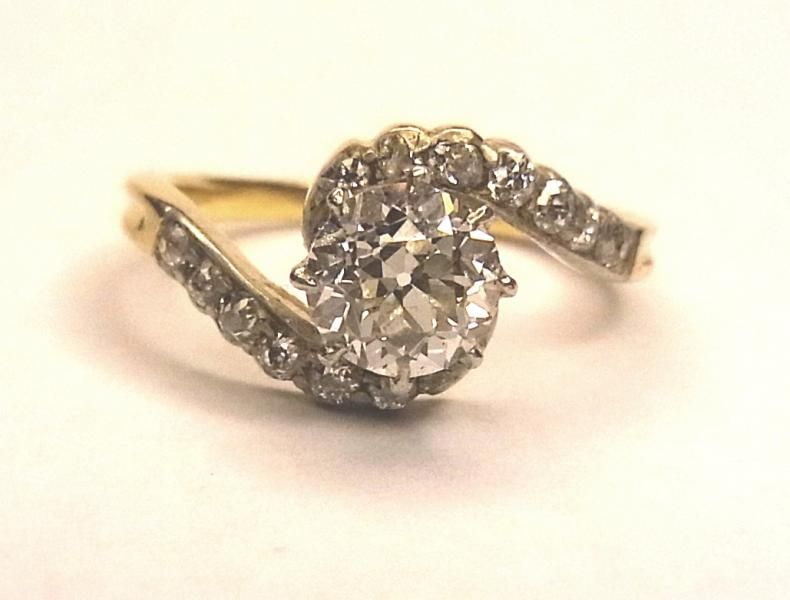 DIAMOND SOLITAIRE CROSSOVER RING