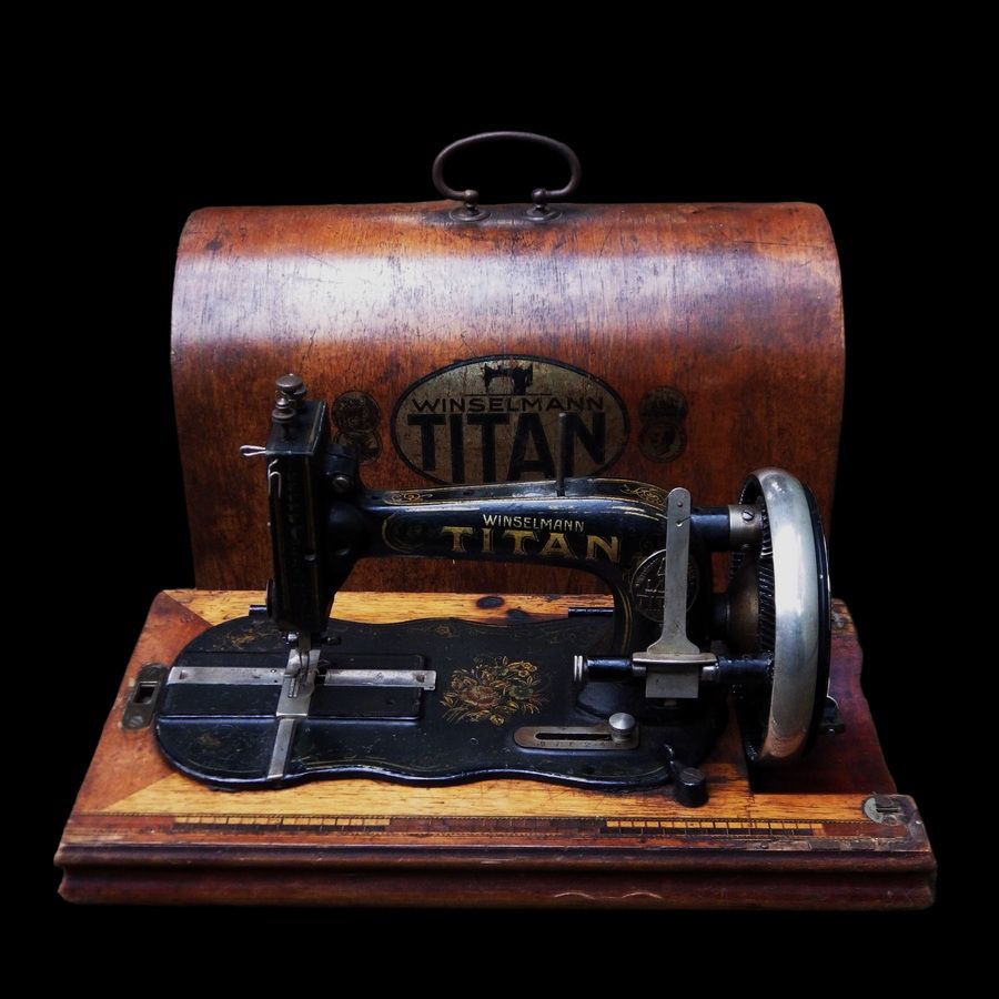 WINSELMANN Titan Early 1900s Antique Hand Crank SEWING MACHINE
