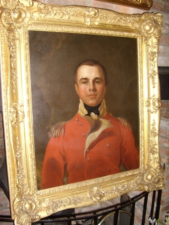 Antique OIL PORTRAIT PAINTING ATTRIBUTED TO SIR THOMAS LAWRENCE (1769-1825) OF A BRITISH ARMY OFFICER IN HIS RED  COAT UNIFORM EARLY 19TH CENTURY ENGLISH SCHOOL C1790-1825 IN MAGNIFICENT GILTWOOD FRAME 35 X 40 INCHES