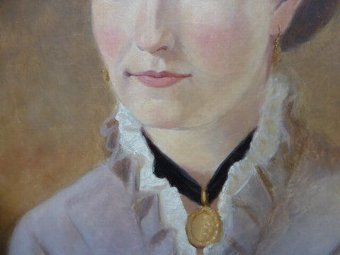 Antique LATE 19TH CENTURY OIL PORTRAIT OF YOUNG LADY WEARING GOLD BROACH PRESENTED IN DECORATIVE OVAL GILT FRAME