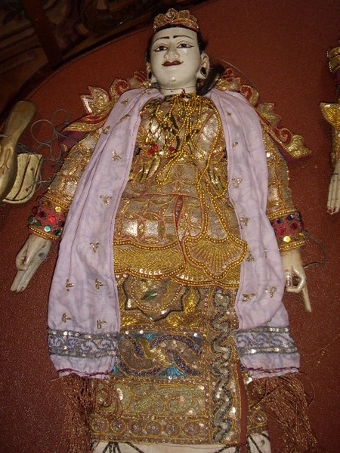BALANESE ADULT LADY PUPPET HAND MADE 30 INCHES HIGH C1900-1920 ADORNED WITH SEQUINS & GOLD THREADING