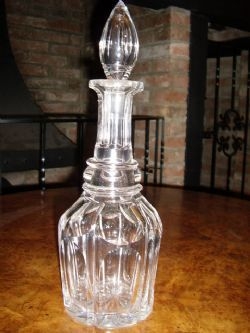 EXCELLENT QUALITY HAND CUT & POLISHED GLASS DECANTER