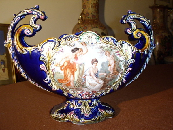 MAJOLICA STYLE SWEET BASKET FINISHED IN COBALT BLUE WITH VIENNA CAMEO INSET & SCROLL HANDLES