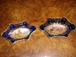 A FINE PAIR OF HAND PAINTED SEVRES CONTINENTAL MINATURE PIN TRAYS