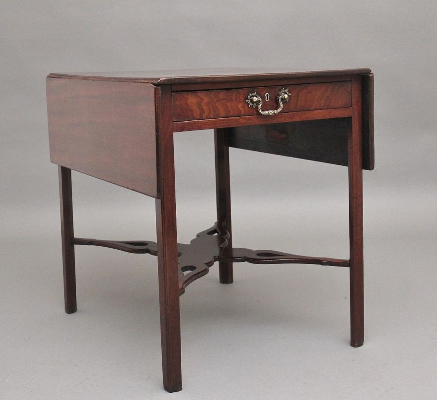 18th Century mahogany Pembroke table