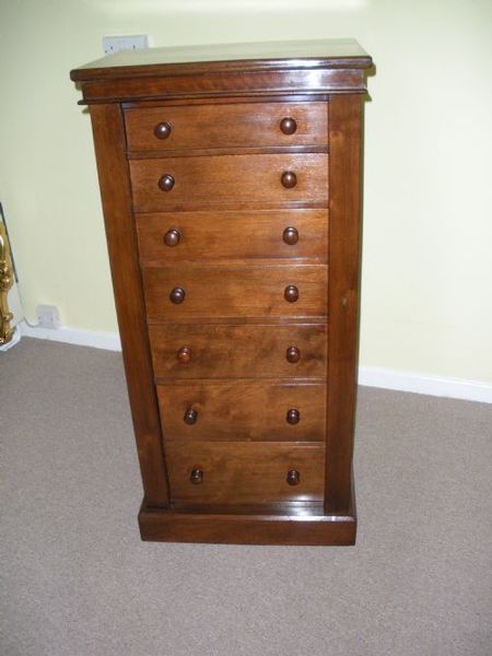 Wellington Chest