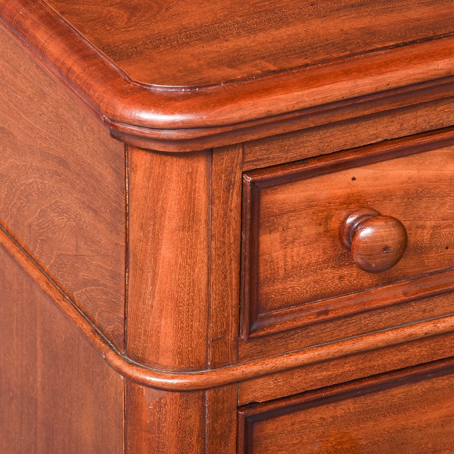 Antique Pair of Exceptional Quality Victorian Mahogany Small Chest of Drawers/Bedside Lockers