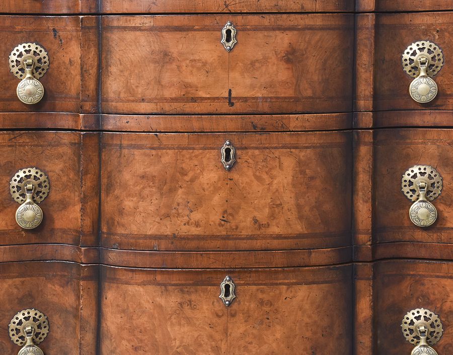 Antique George II Style Neat Size Burr Walnut Serpentine Fronted Chest Of Drawers