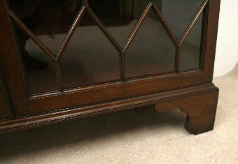 Antique Pair of Georgian Style Mahogany Cabinet Bookcases