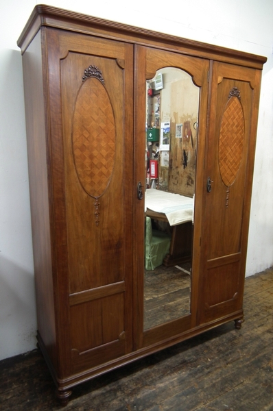 Late Victorian 3 Door Walnut Wardrobe