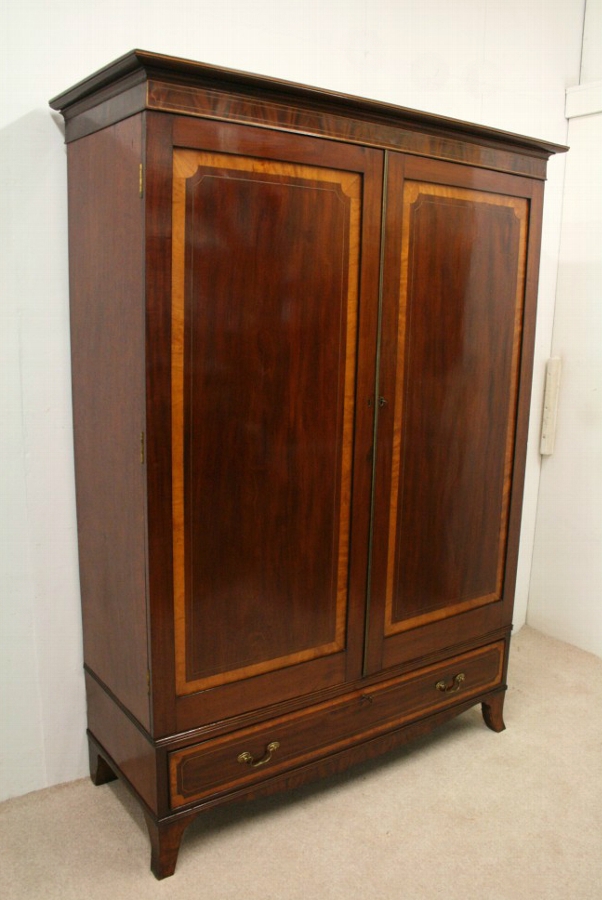 George III Mahogany Linen Press/Wardrobe