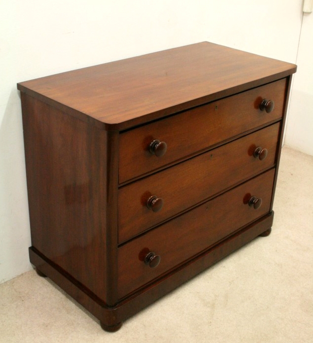 Neat Sized Victorian Mahogany Chest of Drawers