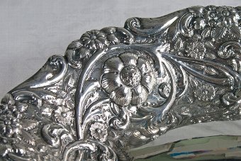 Antique Very Fine Sterling Silver Embossed Grape Fruit Bread Dish London 1887