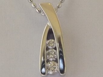 Antique Lovely 18ct Gold Diamond Wishbone Pendant & Chain