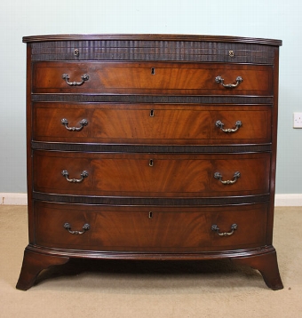 Antique Georgian Style Chest of Drawers.
