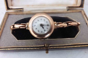 Vintage Ladies 9ct gold wristwatch and presentation case