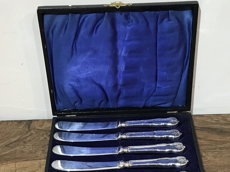 Antique Vintage boxed set of six butter knives Epns