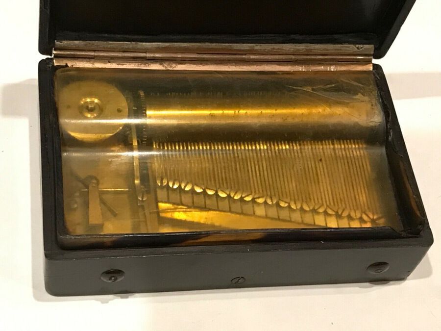 Antique Musical Snuff Box sectional comb