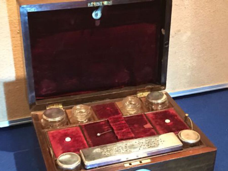 Antique Victorian lady’s rosewood vanity box