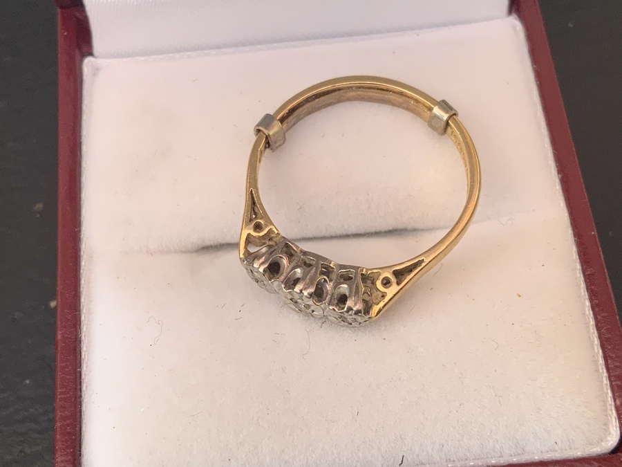 Antique Ladies 18CT diamonds ring