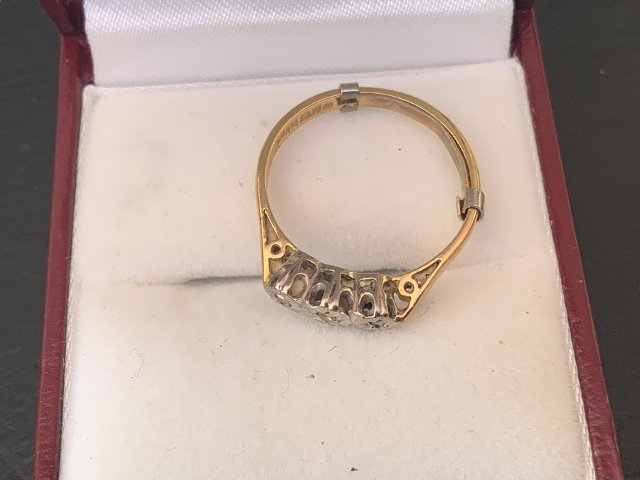 Antique Ladies 18CT diamonds ring