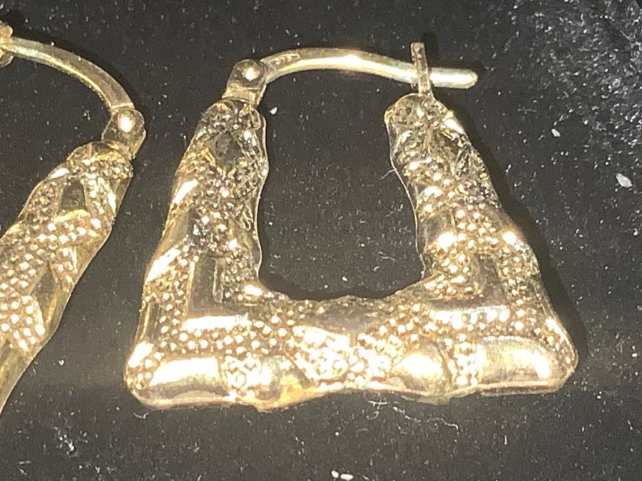 Antique Gold Pair of Ladies stunning earrings 