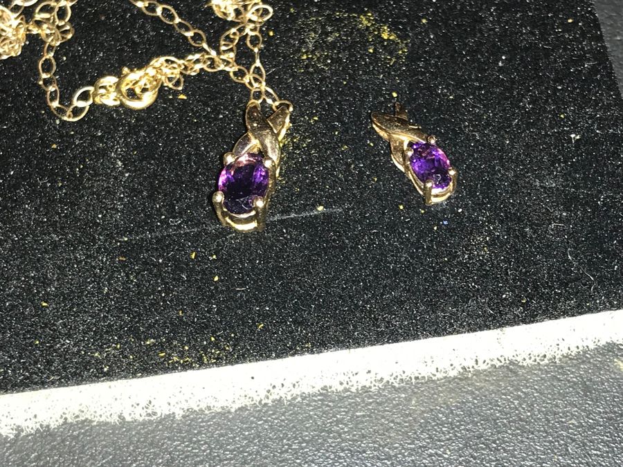 Antique Sapphire and Gold ladies Necklace Pendant and Earrings 