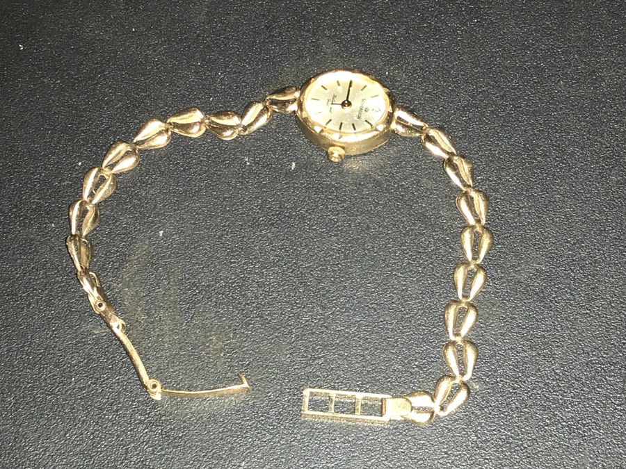 Antique Gold ladies wristwatch Sovereign 9CT