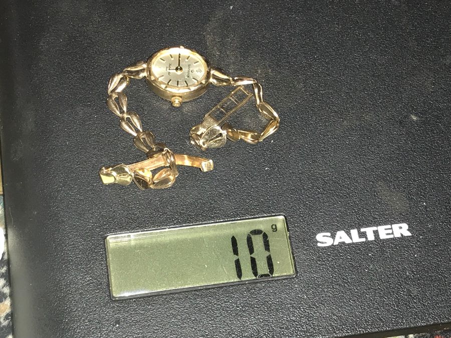 Antique Gold ladies wristwatch Sovereign 9CT