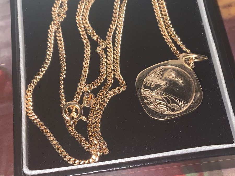 Antique Gold 9CT St Christopher pendant & Chain