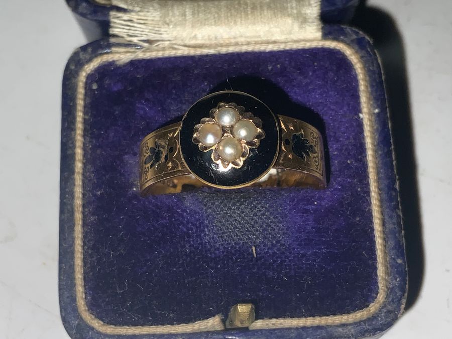 Mourning ring 15CT gold Victorian