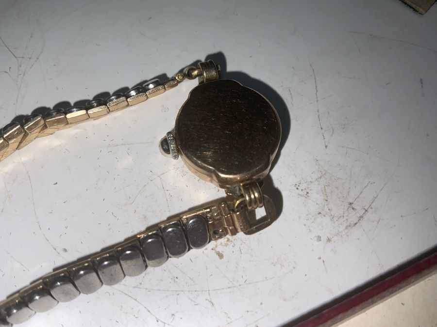 Antique Ladies avia 9CT gold cased wristwatch boxed