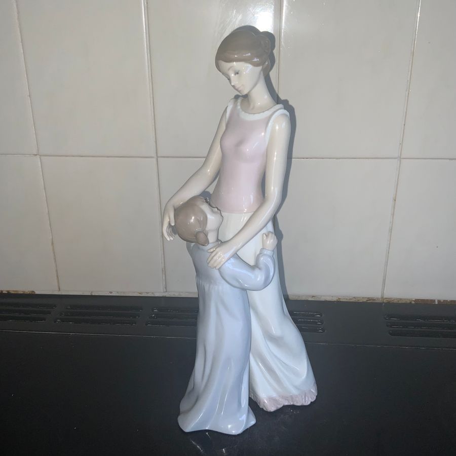 Lladro Mother & child Boxed