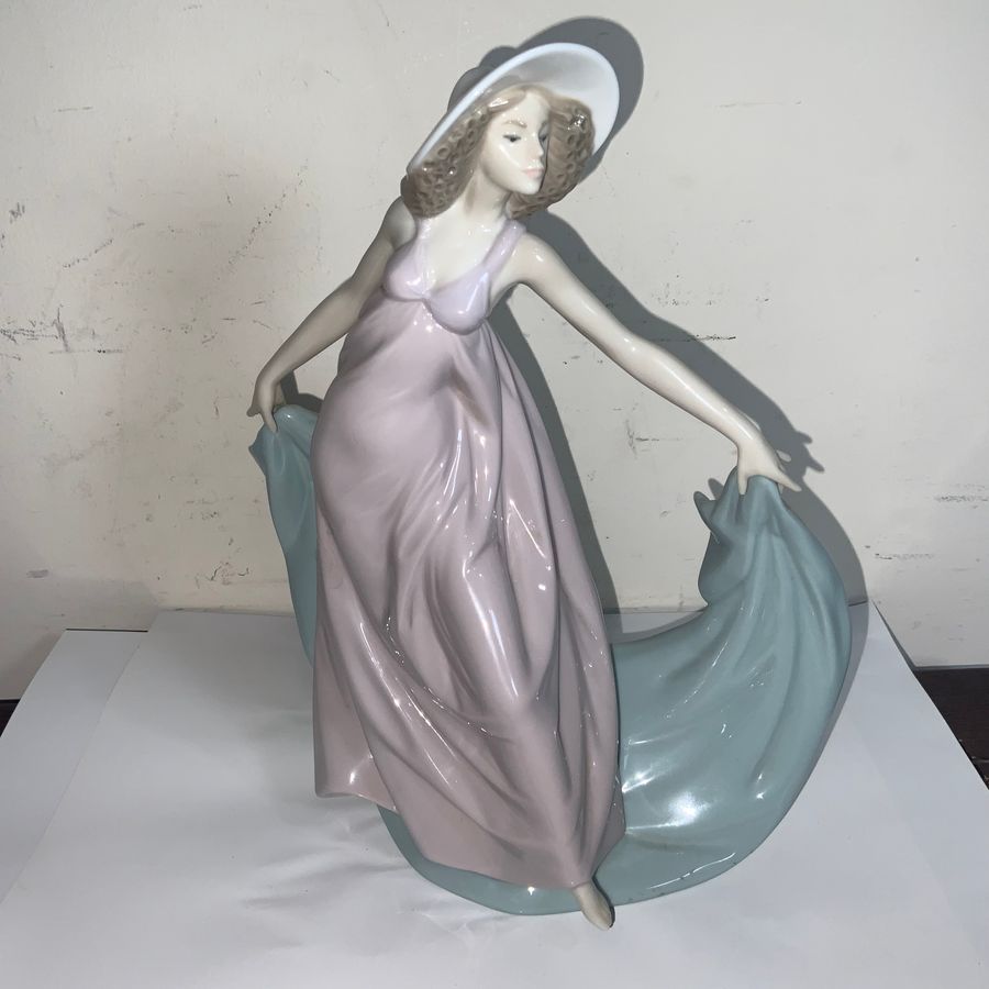 Lladro Figurine absolutely beautiful