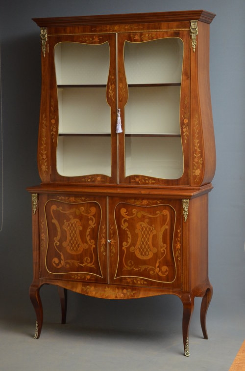 Continental Display Cabinet in Mahogany Sn3087