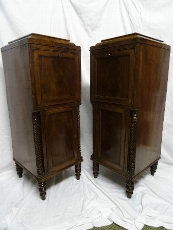 Antique BEAUTIFUL PAIR OF TALL REGENCY FIGURED MAHOGANY PEDESTAL BEDSIDE CABINETS