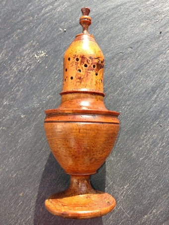 An early 19th century muffineer