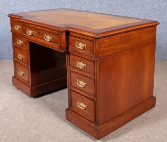 Good Quality Antique Mahogany Pedestal Desk