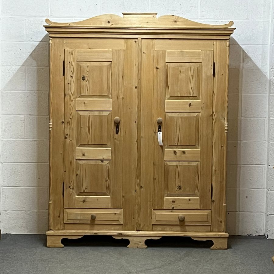 Large Antique Pine Wardrobe (Separates Into 2 Sections For Delivery) (Z0605F)
