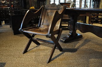 A RARE EARLY 17TH CENTURY ENGLISH OAK GLASTONBURY CHAIR. CIRCA 1620