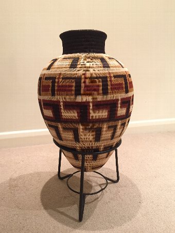 Antique Southamerican Werregue vase decorated with geometric figures