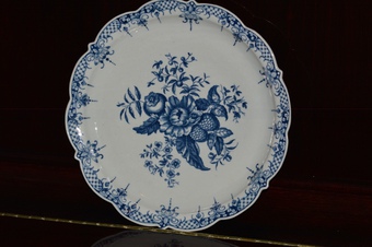 18th Century - First Period - Worcester Blue and White Pine Cone Pattern Dish
