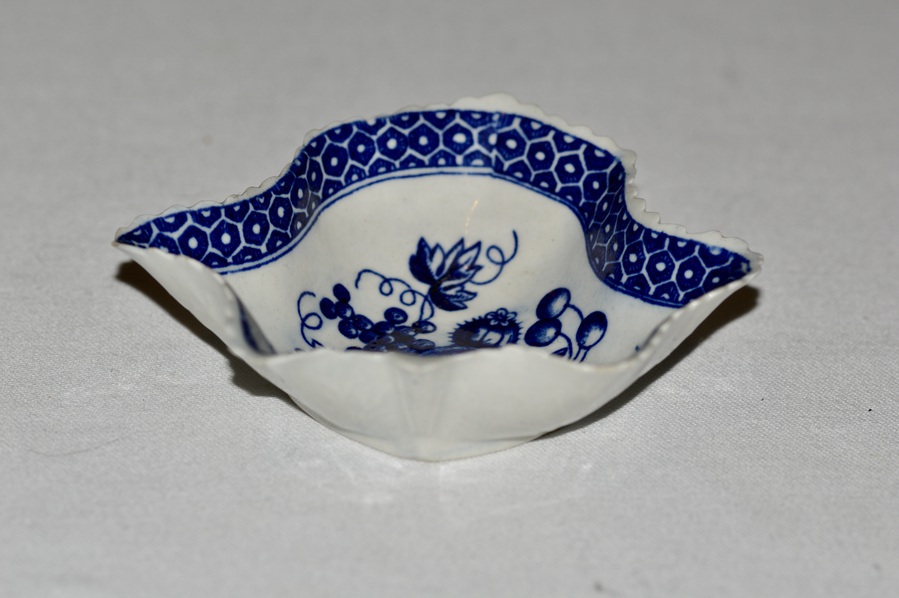 Antique 1st Period Worcester Leaf Shaped Porcelain Pickle Dish. c.1775-85