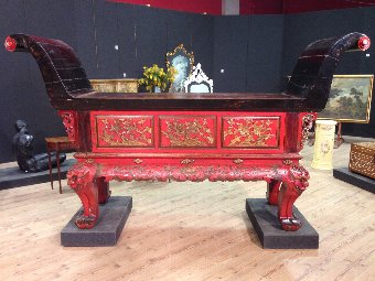 Chinese lacquered and gilded console table from the early 20th century