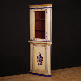 Italian corner cupboard in painted wood