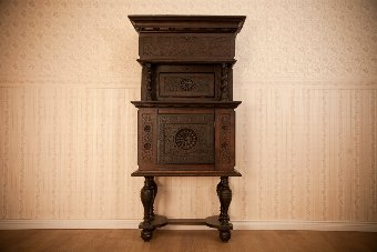 Cabinet, Circa 1745