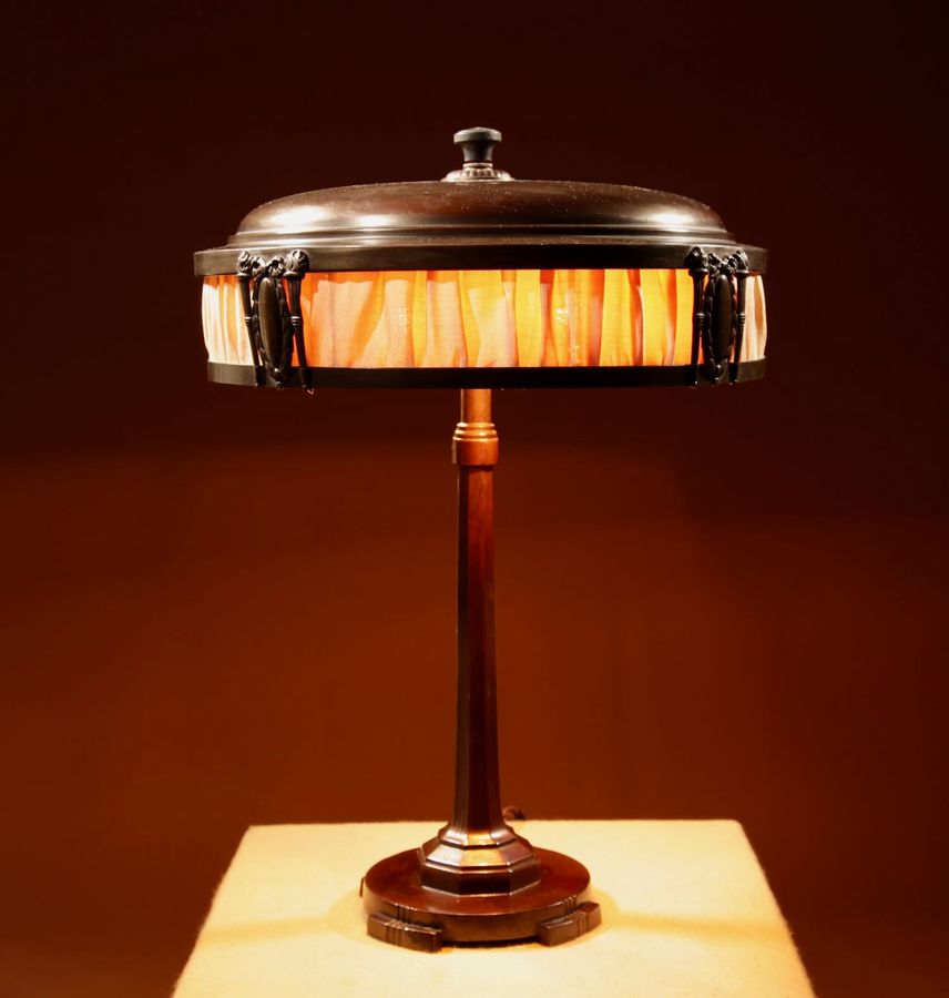 Jugendstil / Art deco Very Stylish Table Lamp Possibly North American.