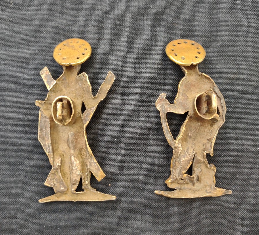 Antique Two small gilt bronze reliefs representing two Apostles 16th century