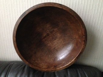 Late 18th early 19th century possibly English 33cm in diameter round shaped wooden bowl.