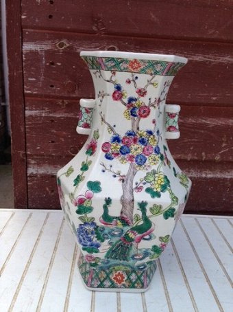 Antique An exquisitely decorated 19th century Chinese 29cm vase in perfect condition 